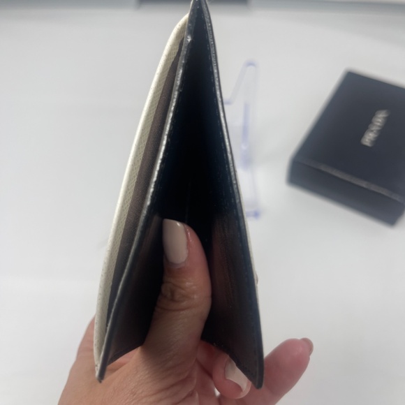 Prada Saffiano leather card holder - Picture 4 of 6